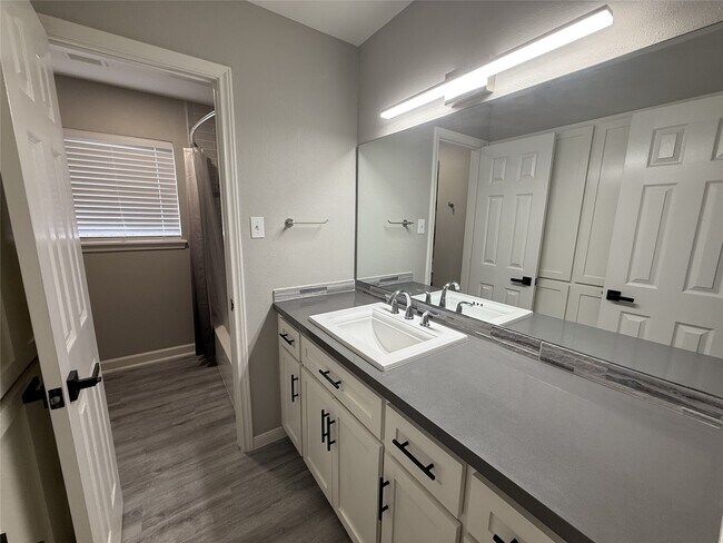 Building Photo - 10031 Haddington Dr