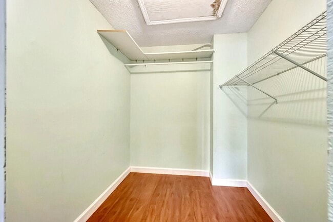 Building Photo - 351 Club Cir