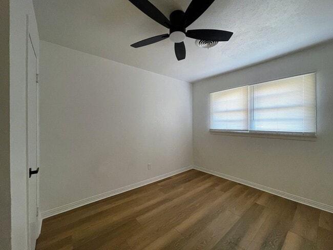 Building Photo - Modern Comfort Meets Classic Charm – Fresh-Renovated 3-Bed Home in Lamesa