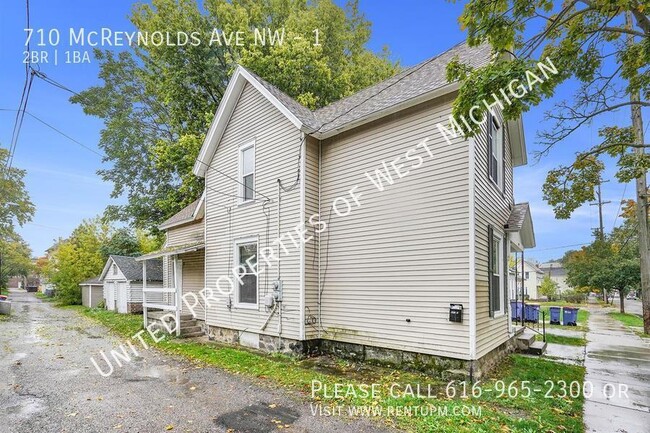 Building Photo - Available Now | Quaint 2 Bedroom, 1 Bathro...