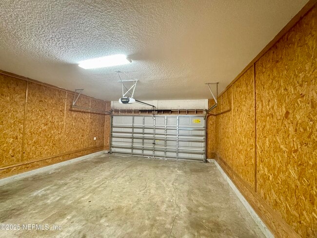 Building Photo - 450 Sherwood Oaks Dr