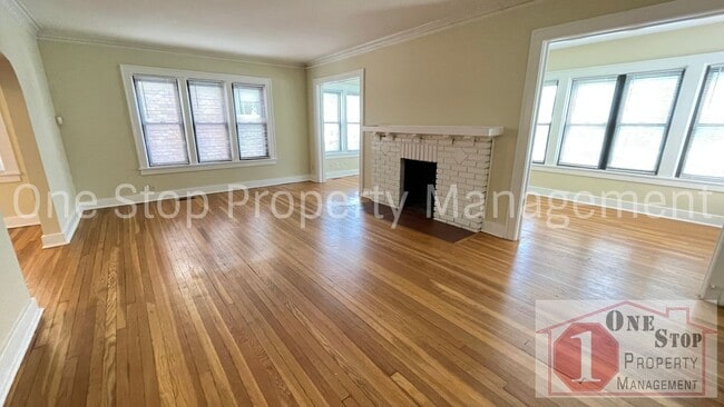 Building Photo - Charming 2-bedroom, 1-bath Duplex in Kansa...