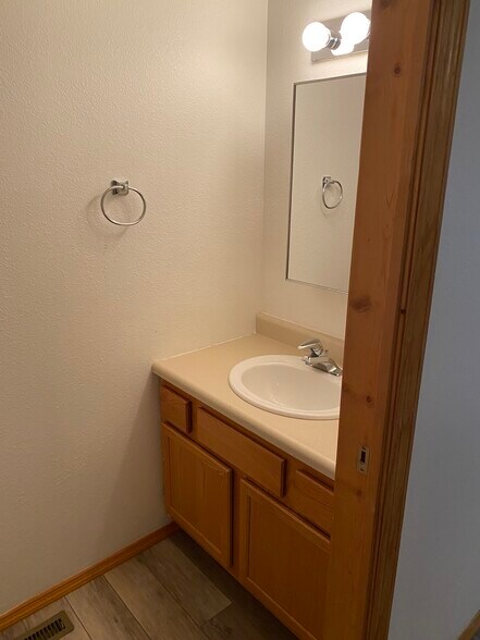 Half Bath - 414 W Babcock St, Unit 1