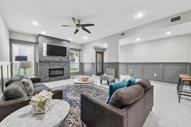 Building Photo - 11280 Braes Forest Dr