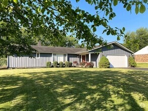 Building Photo - 1604 Silverlake Dr