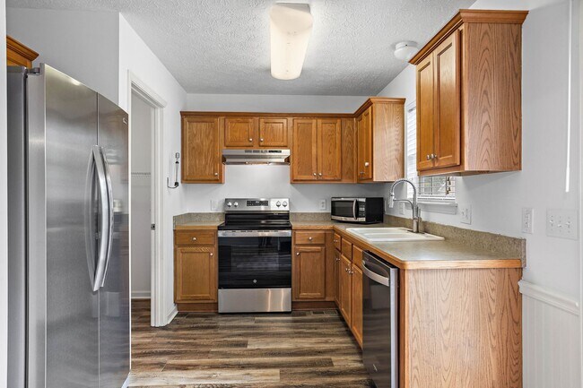 Building Photo - 5009 Legacy Dr