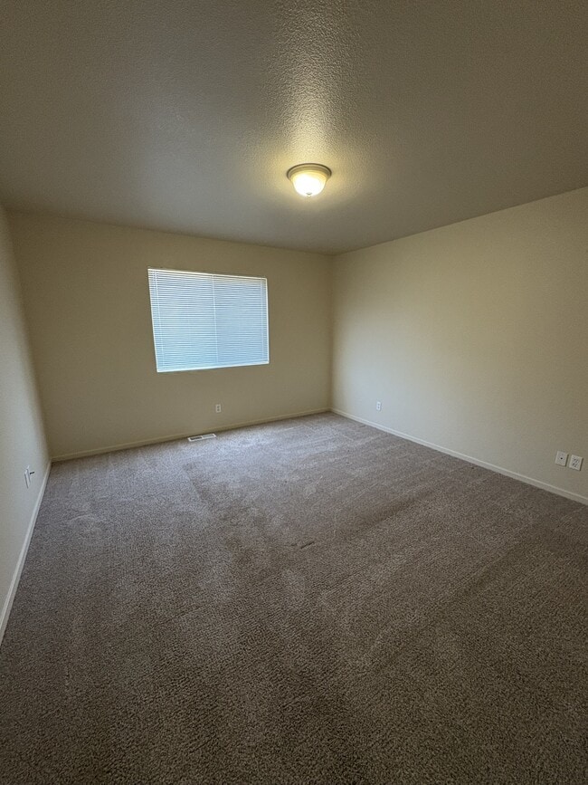 Building Photo - 936 Delport Ave