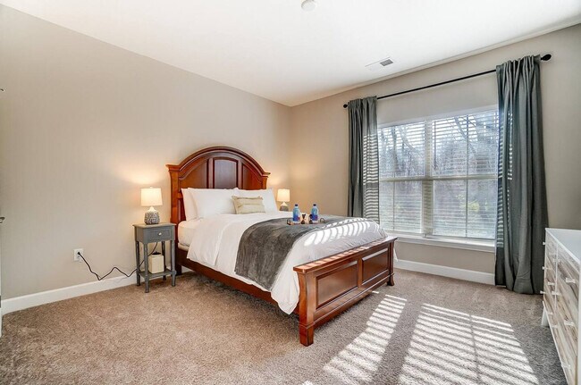 Building Photo - 740 Zumstein Ln