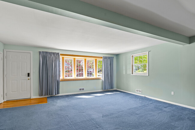 Building Photo - 2023 Rollingwood Rd