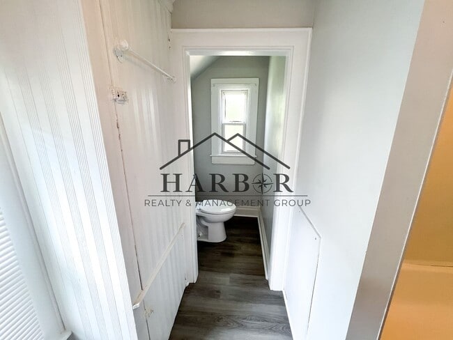 Building Photo - 527 Boone St