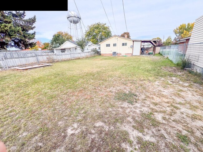 Building Photo - 147 W Fremont Ave