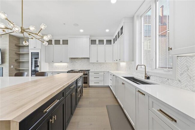 Building Photo - 5133 Fifth Ave