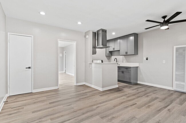 Interior Photo - 1655-1701 West Malvern Avenue