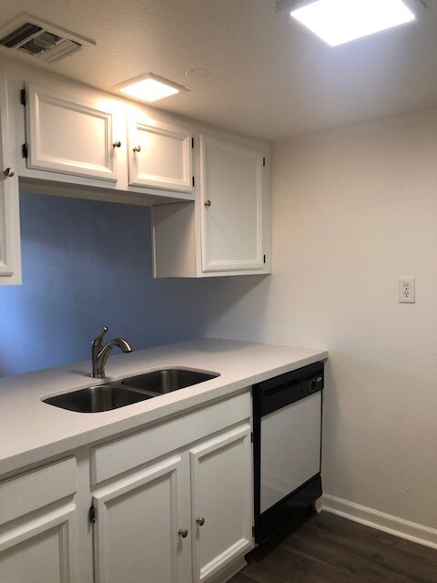 Building Photo - 7436 E Chaparral Rd