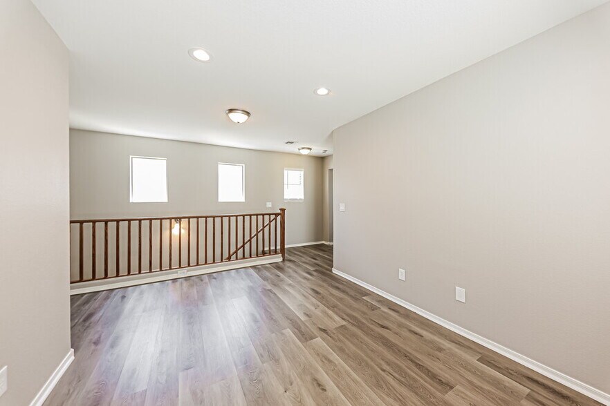 Building Photo - 514 N 112th Dr
