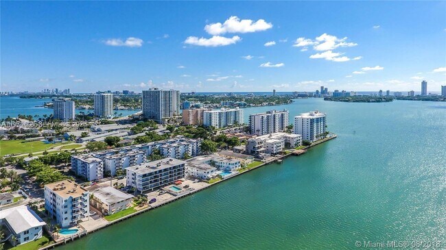 Building Photo - 1801 S Treasure Dr