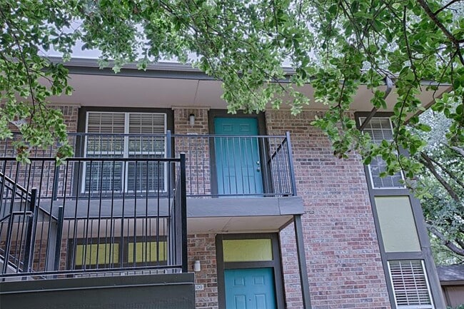 Primary Photo - 7685 Northcross Dr