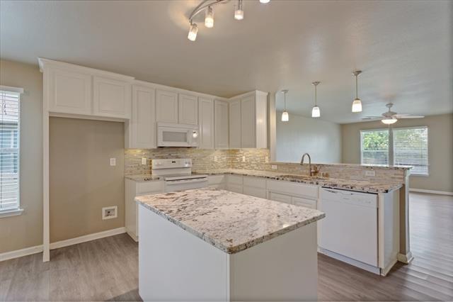 Building Photo - 1005 Live Oak Dr