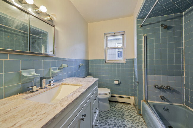 main bath - 416 7th St