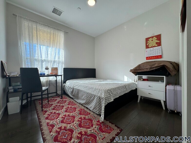 Building Photo - 90 Antwerp St