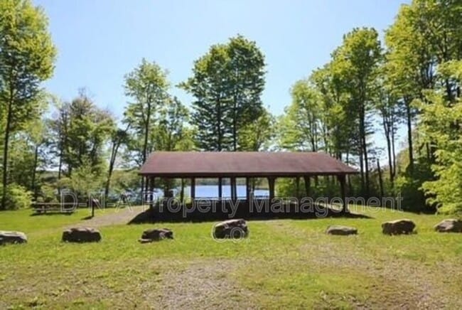 Building Photo - 115 3rd St