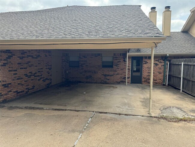 Building Photo - 2721 Hurstview Dr