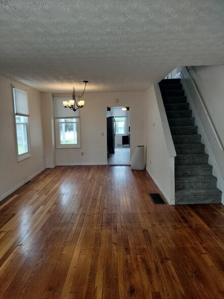 Living / Dining - 83 Church st
