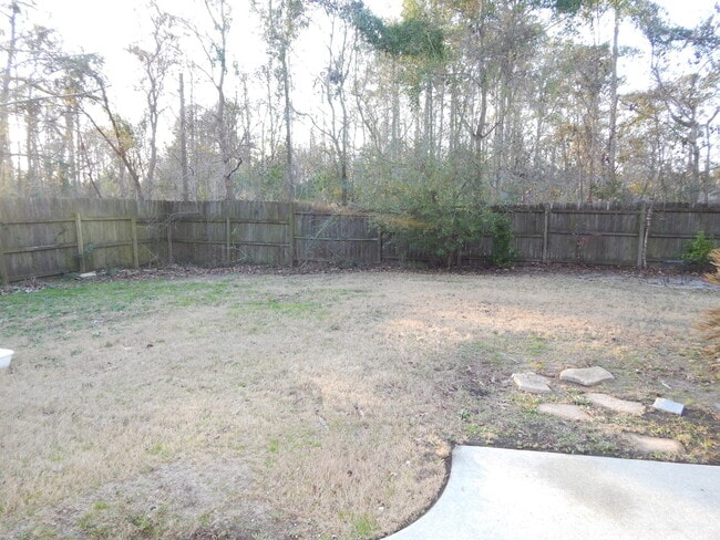 Building Photo - Adorable!!  Centrally located on quiet Cul-de-Sac