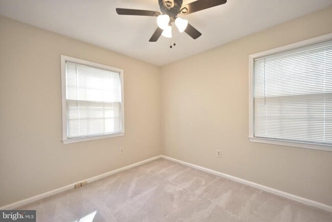 Building Photo - 800 Rosemere Ave