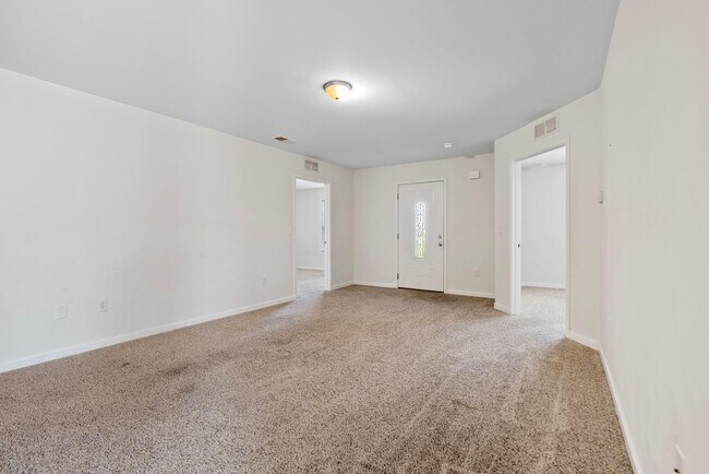 Building Photo - 579 Regency Cir