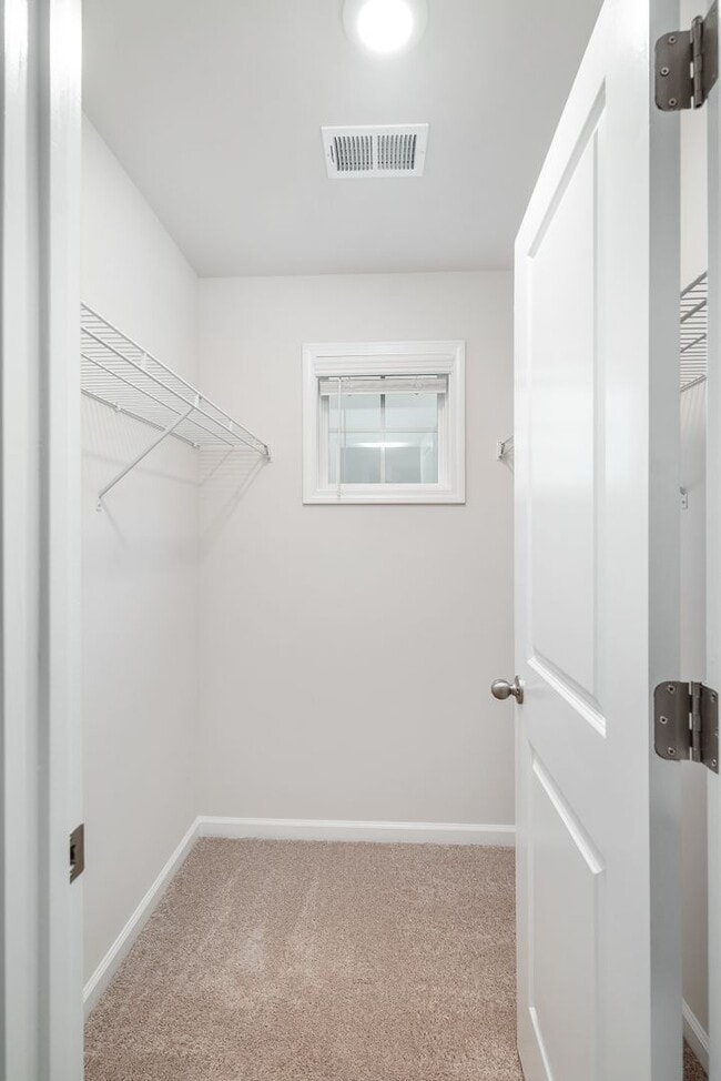 Building Photo - 775 Justify Lp