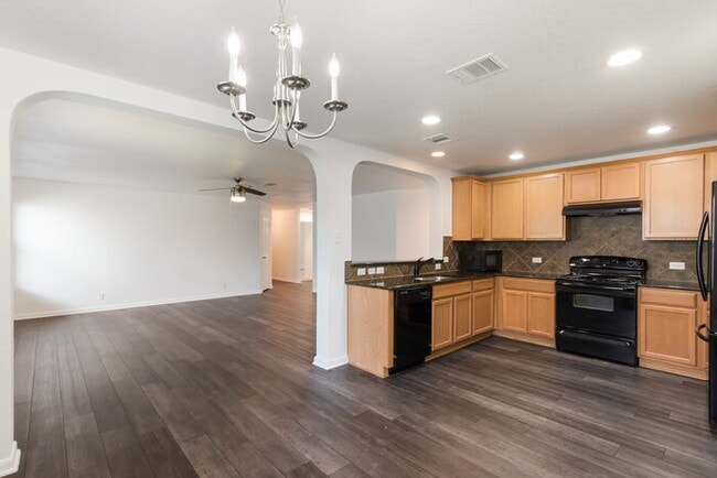 Building Photo - Beautiful 3 BR/2 bath home in Avery Park ready for immediate move in!