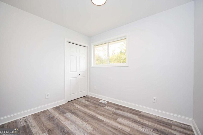 Building Photo - 3801 Hogan Rd SW