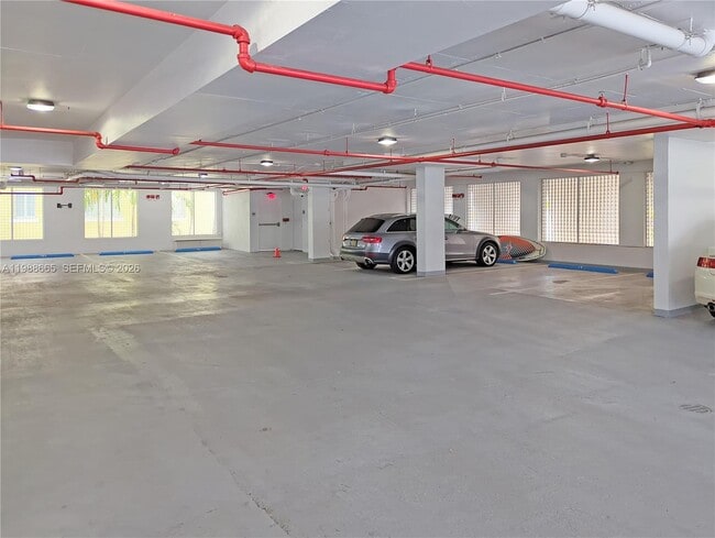 Building Photo - 225 Collins Ave