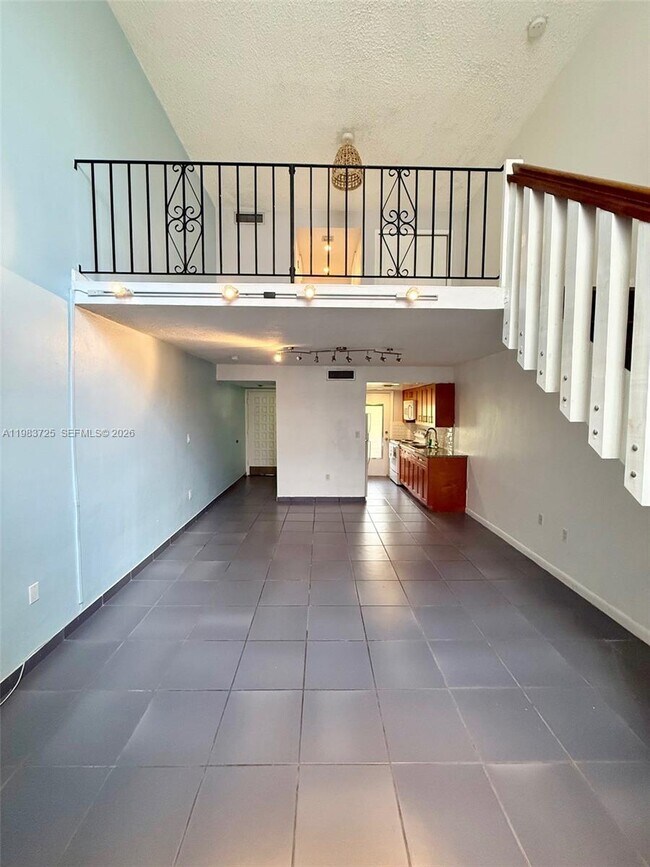 Building Photo - 335 Navarre Ave