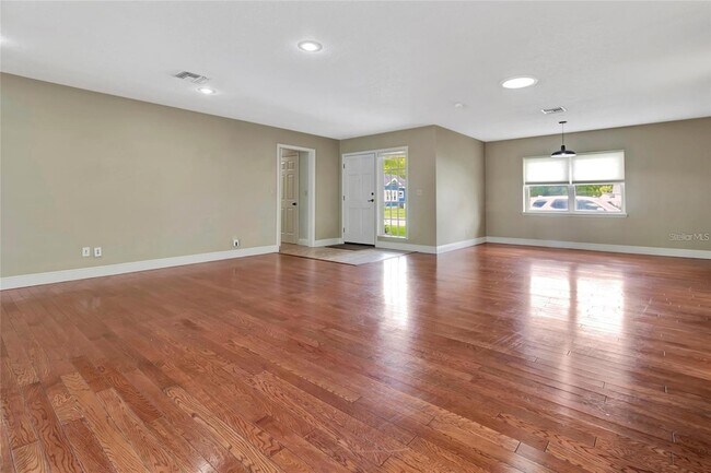 Building Photo - 205 S Woodland St