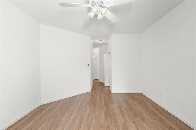 Building Photo - 6888 SE Warwick Ln