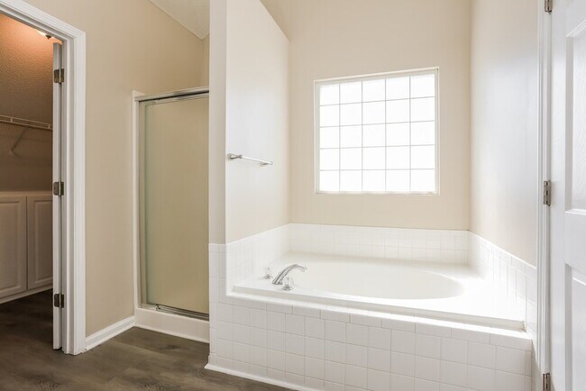 Building Photo - 3661 Colonnade Ct