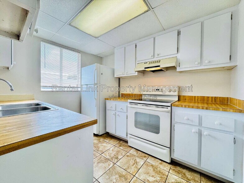 Building Photo - 12664 Kenwood Ln