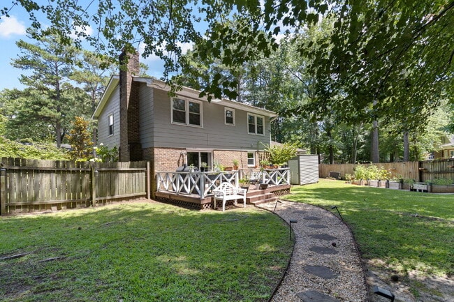 Building Photo - Spacious 4-Bedroom Haven with 3 Full Baths...