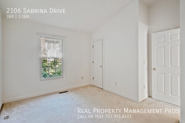 Building Photo - 2106 Sabrina Dr