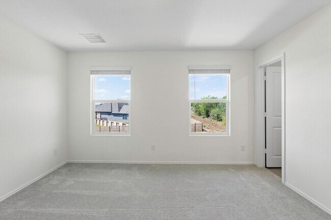 Building Photo - 331 Bugbee