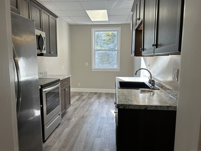 Building Photo - 6 Beech Dr