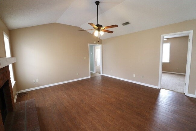 Building Photo - Cozy Retreat: Charming 3-Bedroom Home with Cul-de-Sac Location in Valdosta, GA