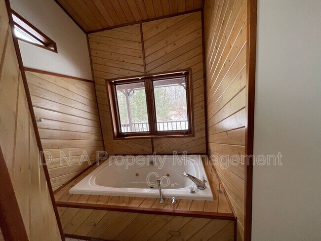 Building Photo - 3530 Spruce Cabin Rd