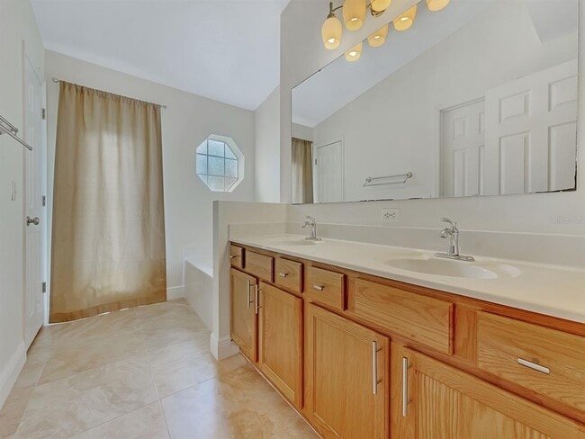 Building Photo - 2111 Corner Point Ct