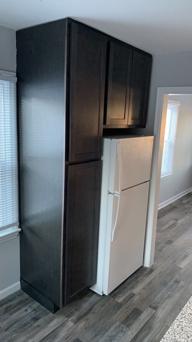 Kitchen fridge & pantry - 10510 Saint Philip Ln