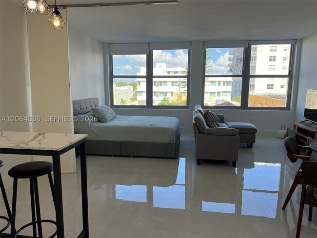 Building Photo - 2899 Collins Ave