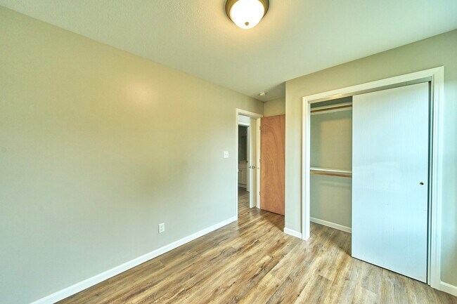 upstairs bedroom 2 - 1080 Fairlane Ct