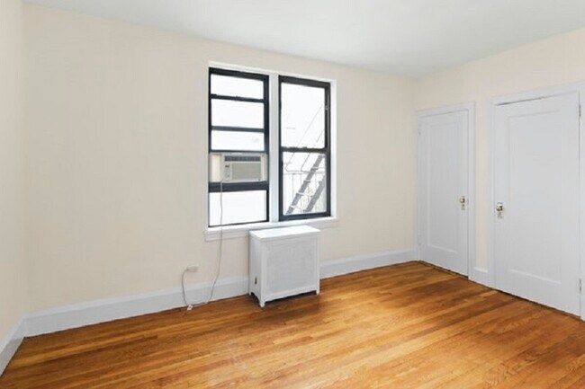 Building Photo - Charming UWS 2BR 1Bath